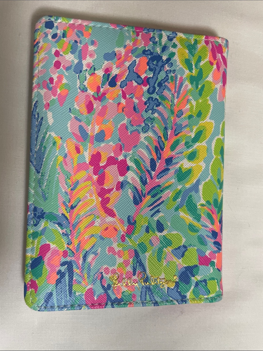 Lilly Pulitzer "Shell We Go” Catch The Wave Passport Case 5 1/2" X 4" Wallet EUC - Picture 3 of 3